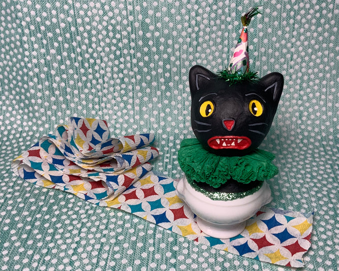 Kitty in a Cup Totem - Green