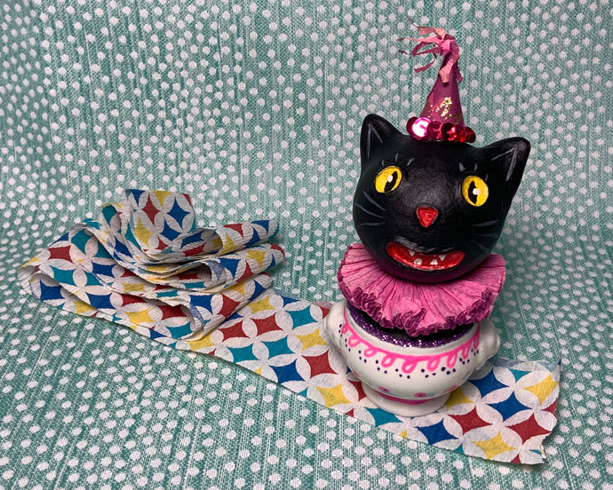 Kitty in a Cup Totem - Pink