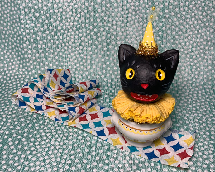 Kitty in a Cup Totem - Yellow
