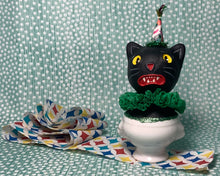 Load image into Gallery viewer, Kitty in a Cup Totem - Green
